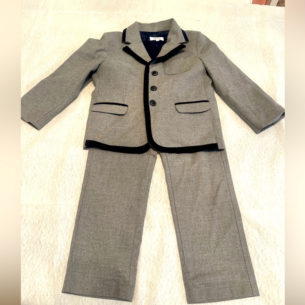 Good condition boys suit size 4 by Aletta.